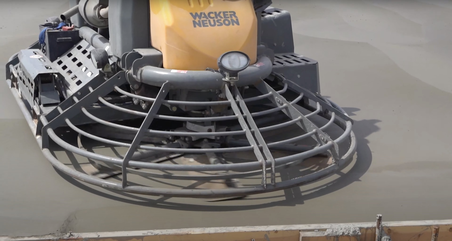 Professional concrete finishing equipment for smooth surface application